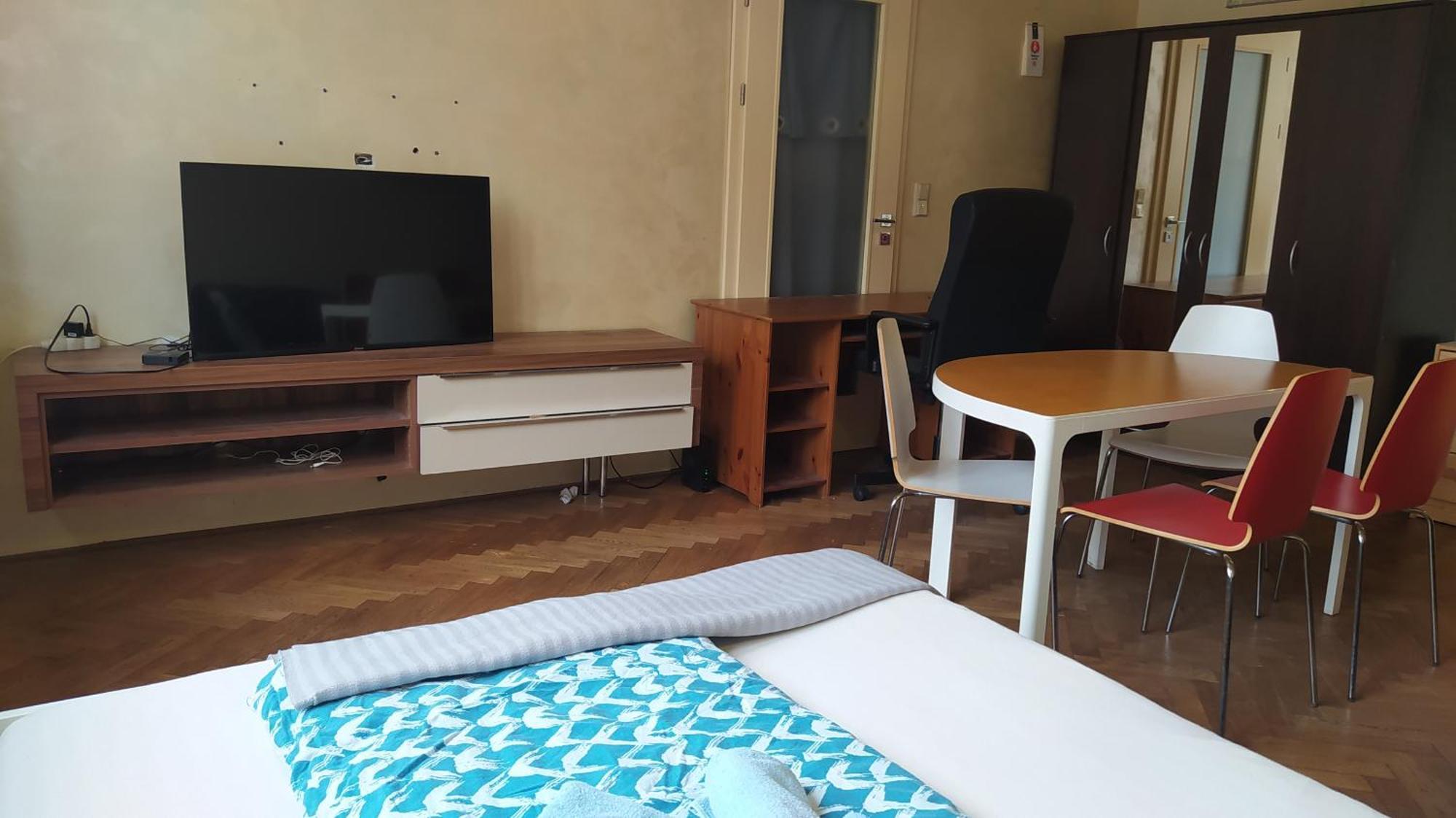 Homestay Spacious In 6 Near Center
