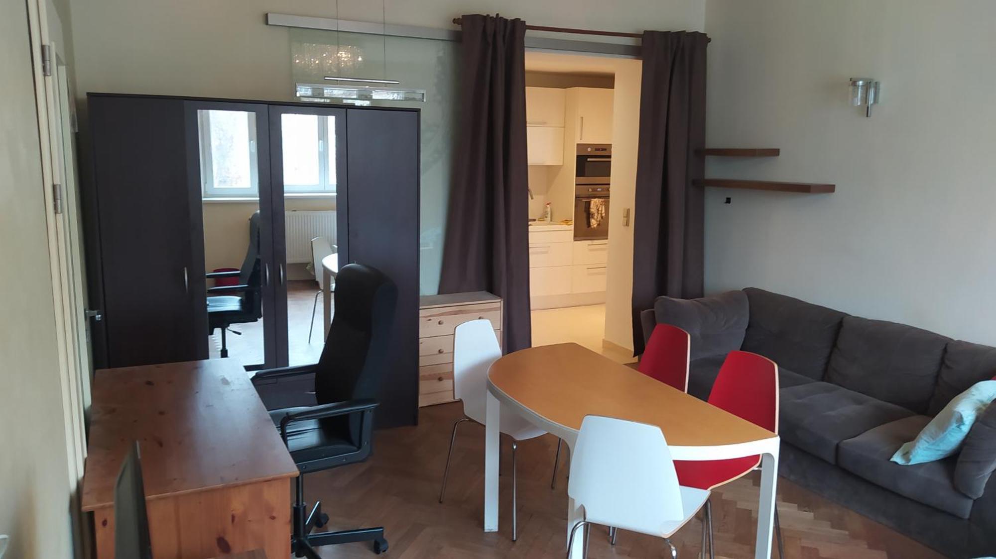 Homestay Spacious In 6 Near Center *